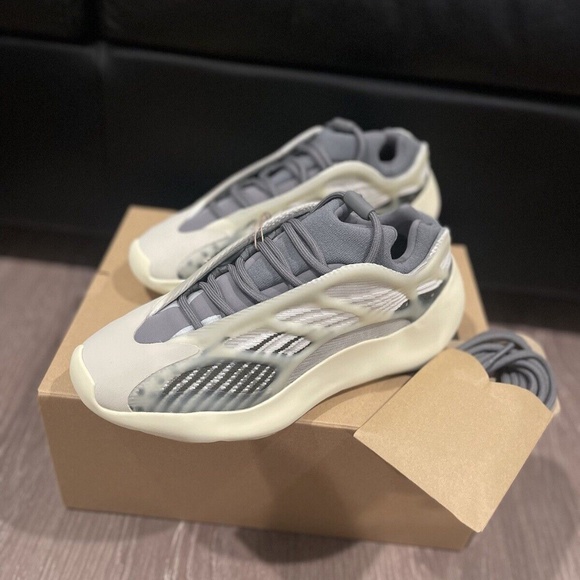 Adidas Yeezy 700 V3 Fade Salt main image 8